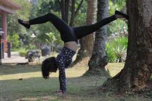 Fitri_Yoga_handstand